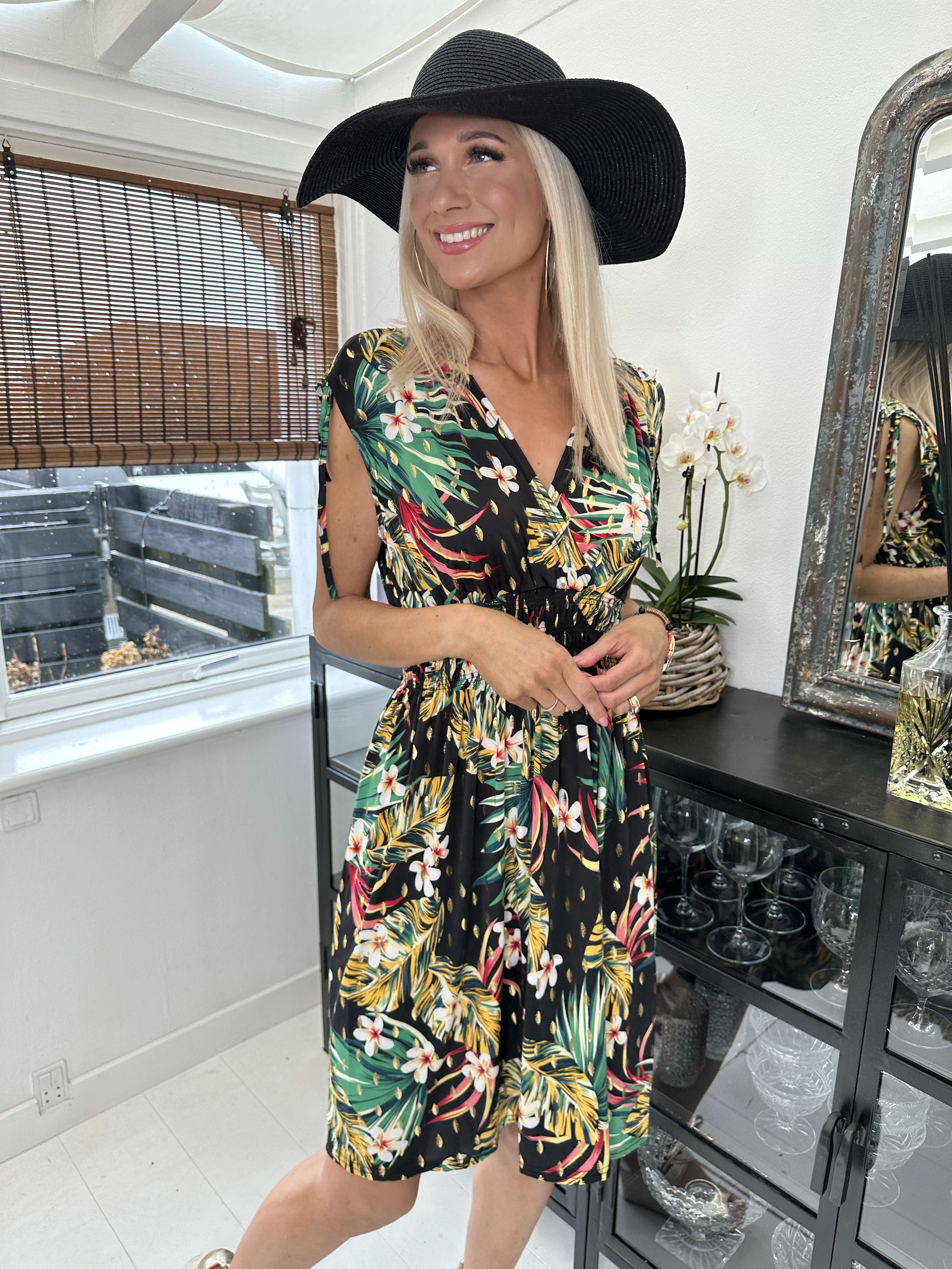 Pams Hawaii Short - Kort elastisk klänning i rynkfritt tyg